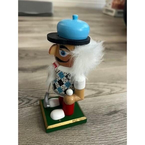 Mini Nutcracker golfer 6 inches holiday whimsical festive cute - Picture 6 of 8